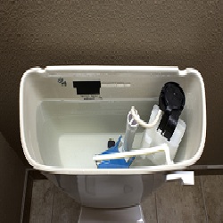 حلقه ی باز وبسته در توالت